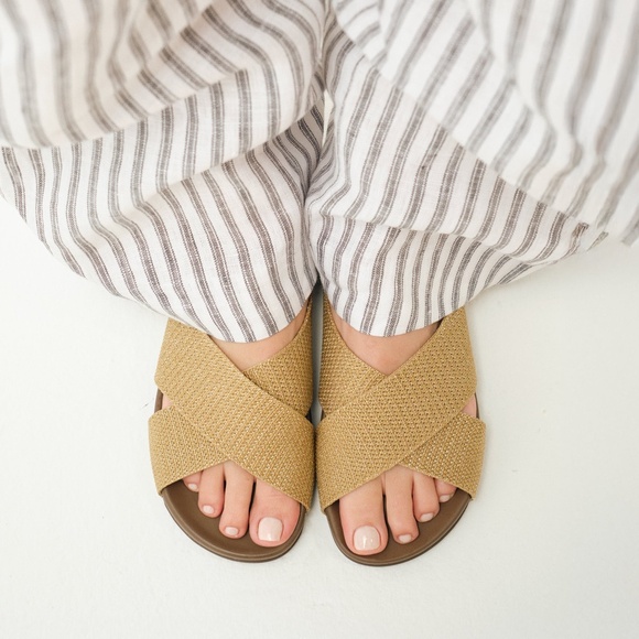 Rothy's The Weekend Slide - Golden Sun Size 9 - Picture 2 of 3